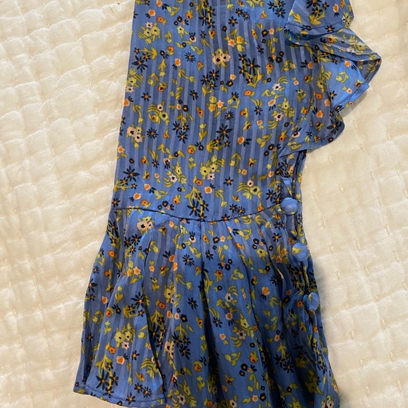 Free People floral Mini Dress with flutter sleeves. - Picture 2 of 3